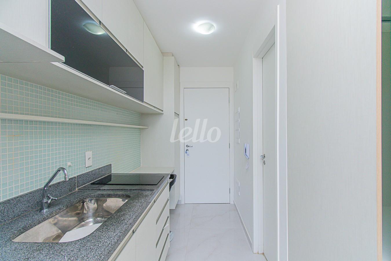 COZINHA de Apartamento para alugar, Padrão com 23 m², 1 quarto e em Santo Amaro - São Paulo