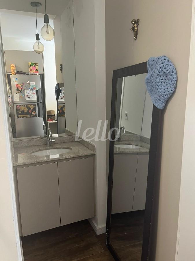 BANHEIRO SOCIAL de Apartamento à venda, Padrão com 32 m², 1 quarto e em Vila Mariana - São Paulo