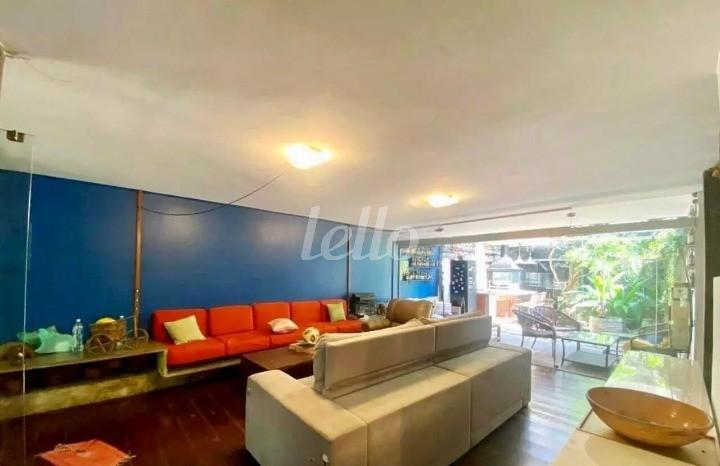 SALA de Casa para alugar, sobrado com 250 m², 4 quartos e 2 vagas em Instituto de Previdência - São Paulo