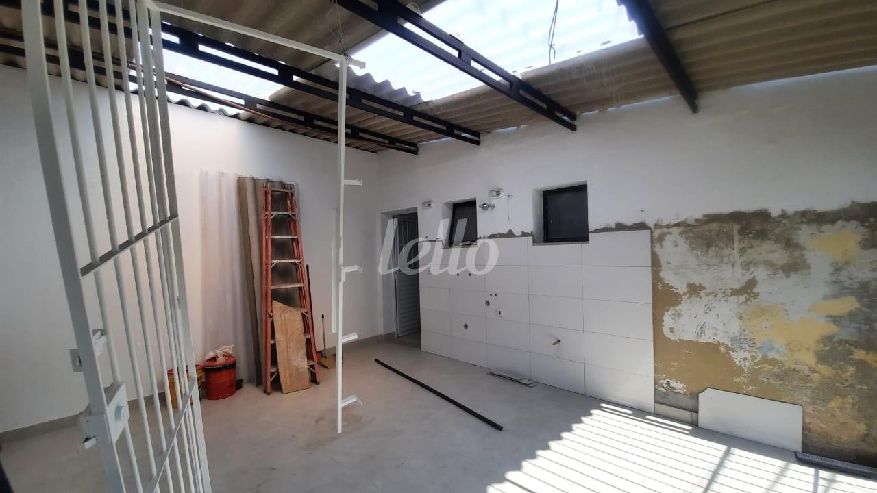 AREA DE SERVIÇO/QUINTAL de Casa para alugar, assobradada com 98 m², 3 quartos e em Vila Isolina Mazzei - São Paulo