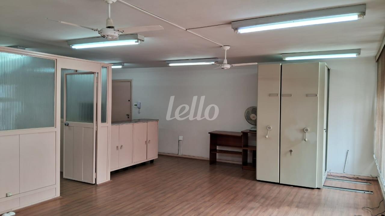 SALA de Sala / Conjunto para alugar, Padrão com 55 m², e em Centro - Santo André