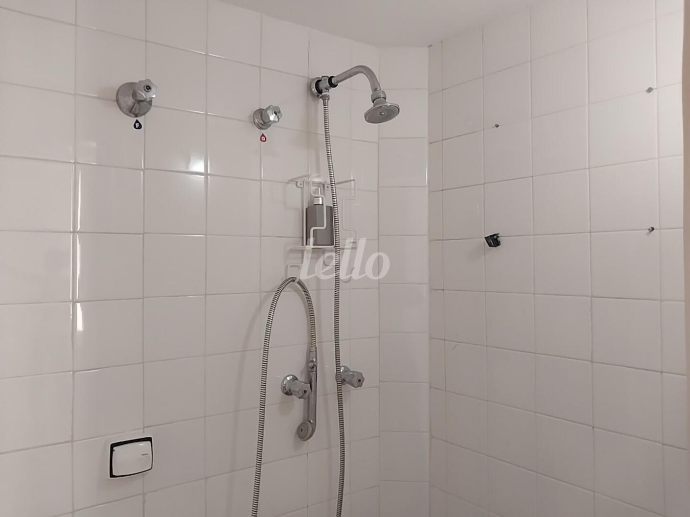 8-BANHEIRO ÁREA DE SERVIÇO-001.JPG de Apartamento à venda, Padrão com 105 m², 2 quartos e 1 vaga em Indianópolis - São Paulo