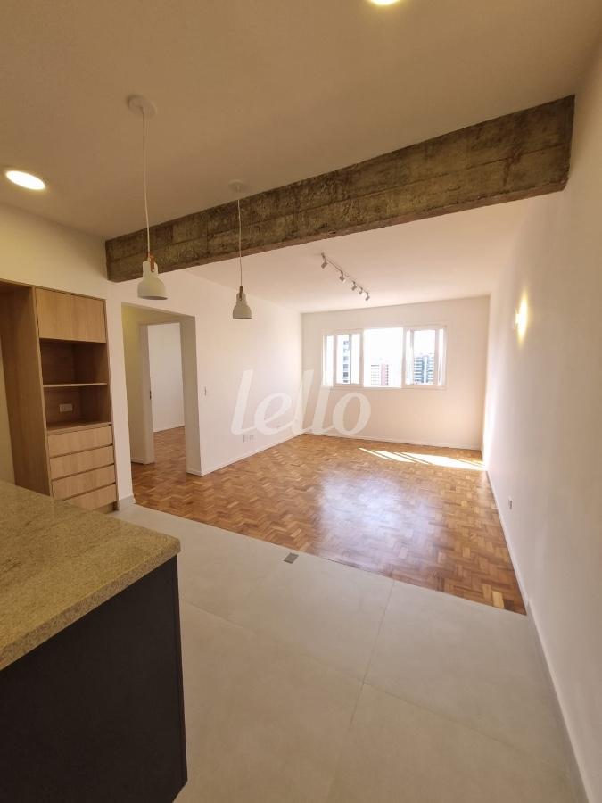 SALA de Apartamento à venda, Padrão com 72 m², 2 quartos e 1 vaga em Sumaré - São Paulo