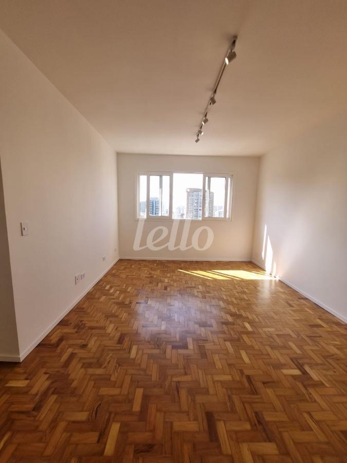 SALA de Apartamento à venda, Padrão com 72 m², 2 quartos e 1 vaga em Sumaré - São Paulo