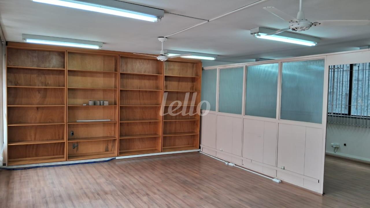 SALA de Sala / Conjunto para alugar, Padrão com 55 m², e em Centro - Santo André