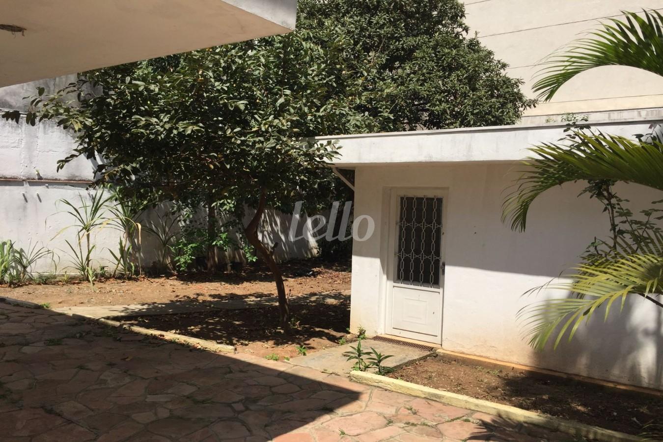 QUINTAL de Casa à venda, sobrado com 290 m², 3 quartos e 5 vagas em Campo Belo - São Paulo