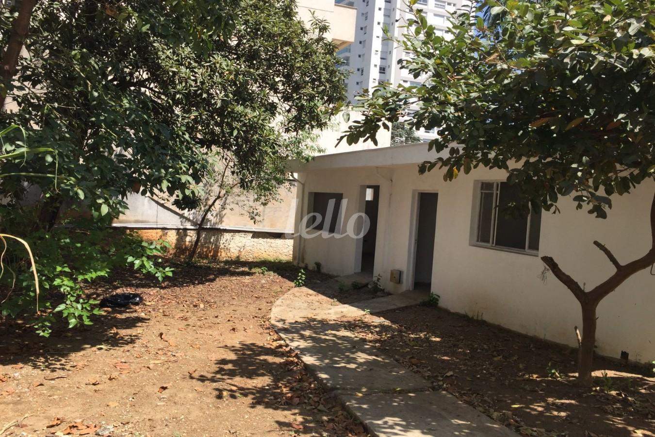 QUINTAL de Casa à venda, sobrado com 290 m², 3 quartos e 5 vagas em Campo Belo - São Paulo