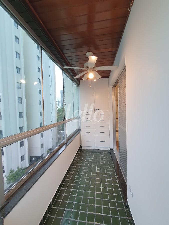 VARANDA de Apartamento para alugar, Padrão com 200 m², 3 quartos e 4 vagas em Campo Belo - São Paulo