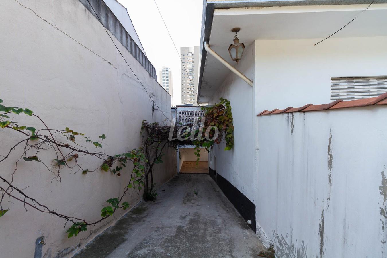 GARAGEM de Casa para alugar, térrea com 45 m², 2 quartos e 4 vagas em Vila Dom Pedro Ii - São Paulo