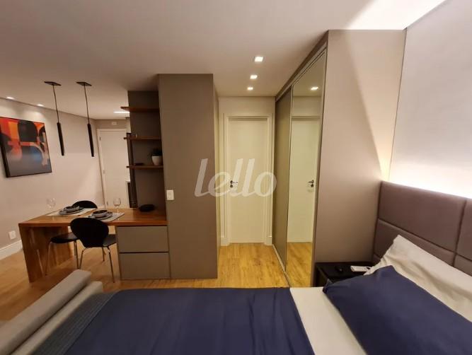 DORMITÓRIO de Apartamento à venda, Padrão com 42 m², 1 quarto e 1 vaga em Brooklin Paulista - São Paulo