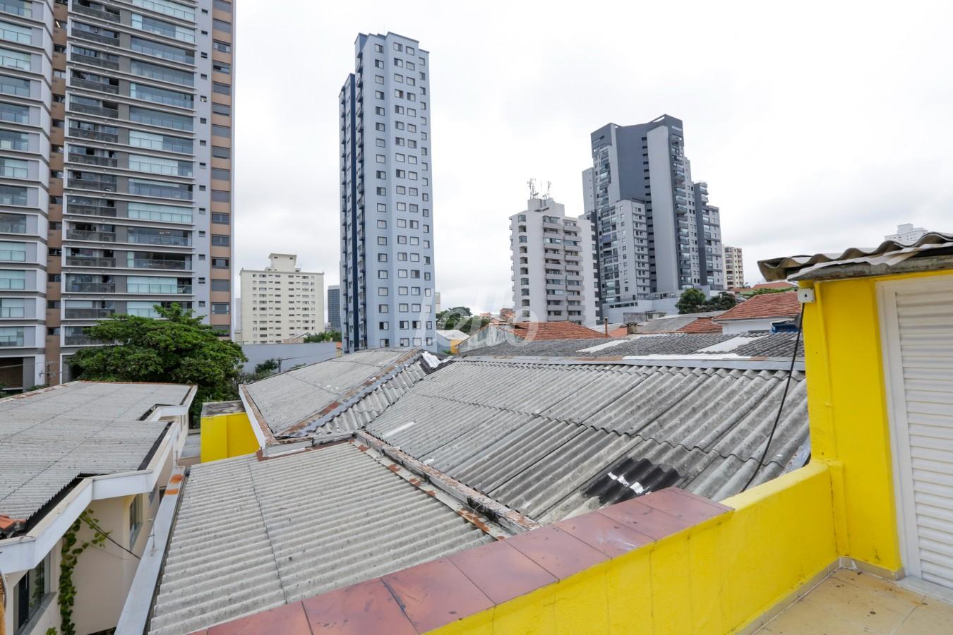 VARANDA de Casa à venda, sobrado com 394 m², e 15 vagas em Vila Dom Pedro I - São Paulo