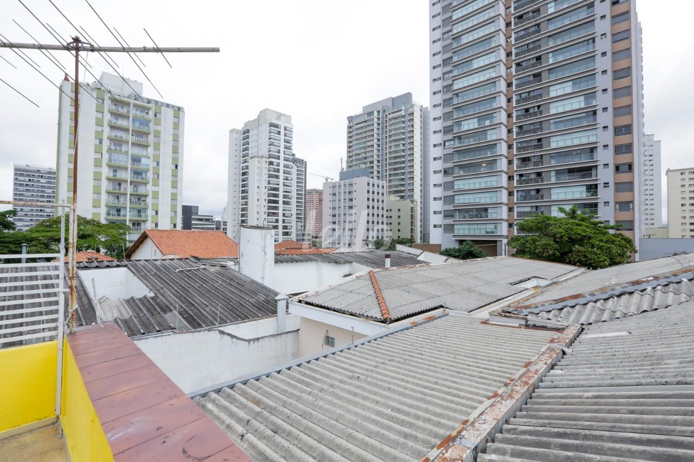 VISTA de Casa à venda, sobrado com 394 m², e 15 vagas em Vila Dom Pedro I - São Paulo