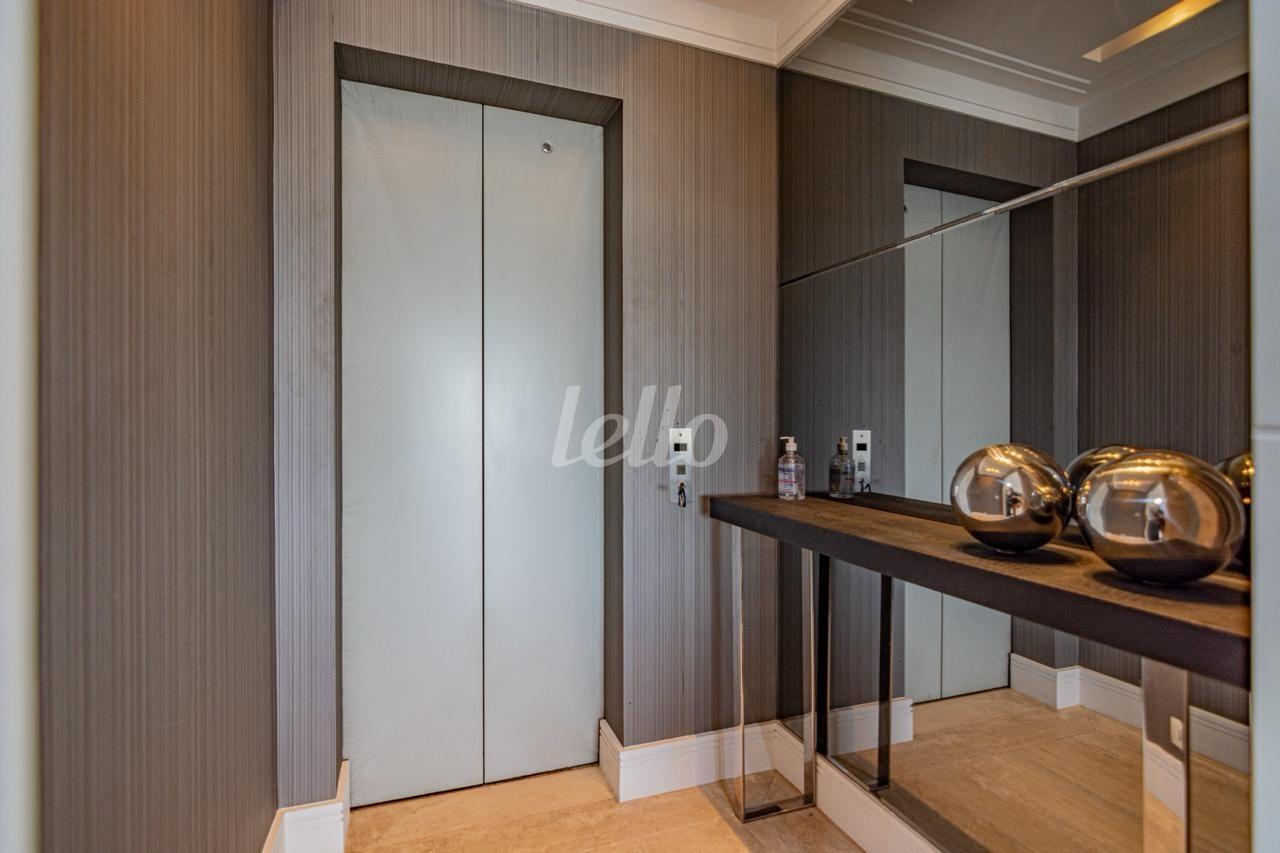 SALA de Apartamento para alugar, Padrão com 206 m², 4 quartos e 3 vagas em Vila Romana - São Paulo