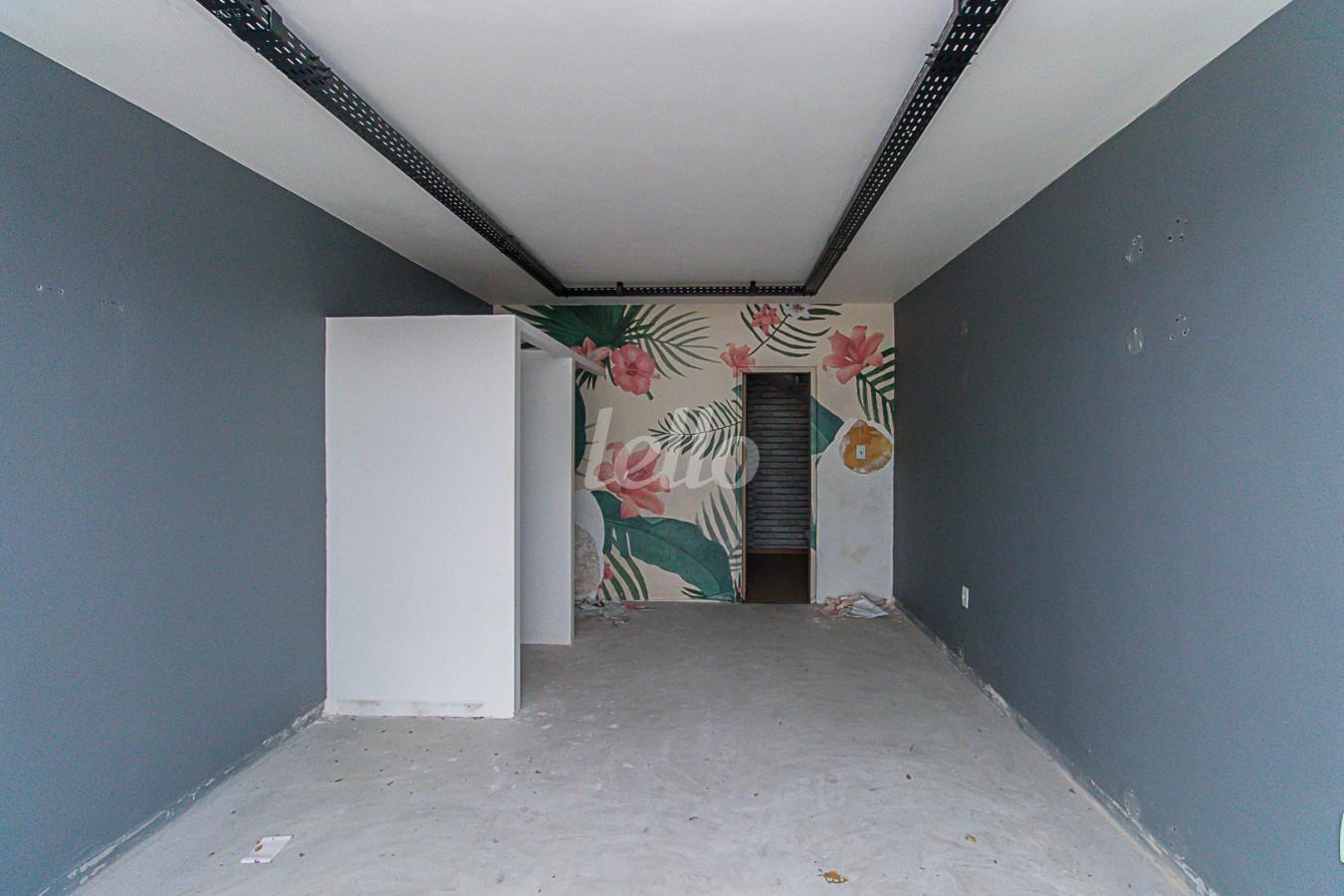 SALÃO de Salão para alugar, Padrão com 22 m², e em Centro - Santo André