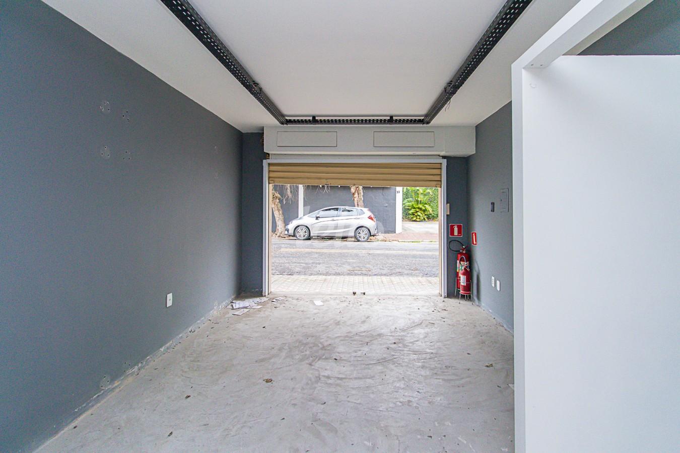 SALÃO de Salão para alugar, Padrão com 22 m², e em Centro - Santo André