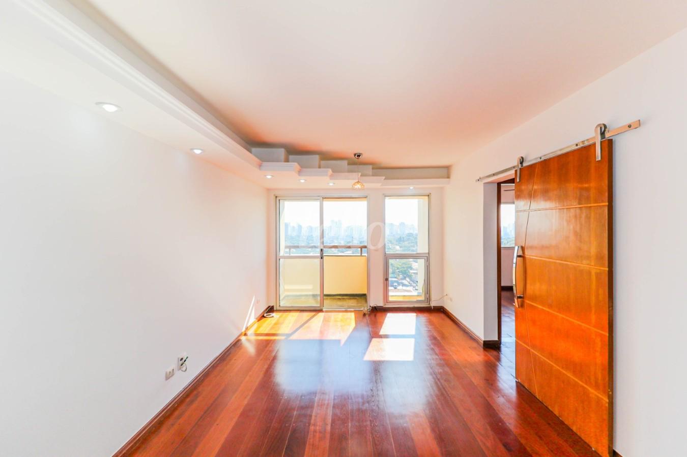 SALA de Apartamento à venda, Padrão com 70 m², 2 quartos e 1 vaga em Vila Alexandria - São Paulo