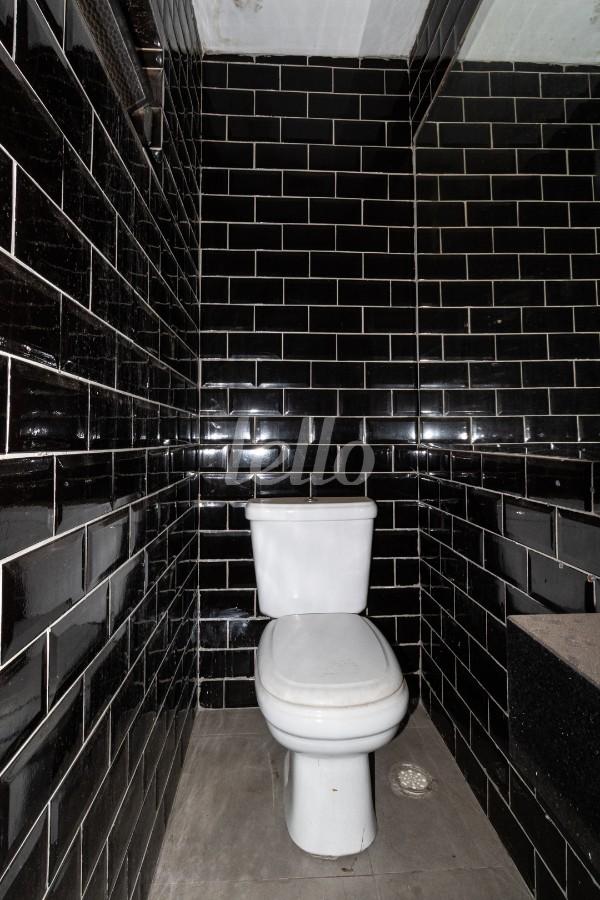 LAVABO de Loja para alugar, Padrão com 124 m², e em Vila Olímpia - São Paulo