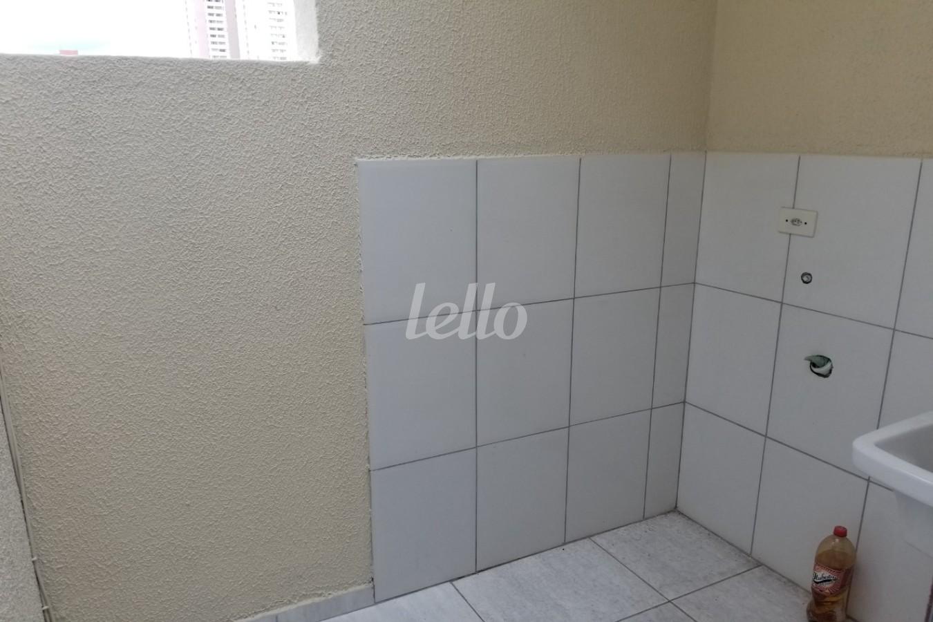 ÁREA DE SERVIÇO de Apartamento para alugar, Padrão com 75 m², 2 quartos e em Vila Paulo Silas - São Paulo