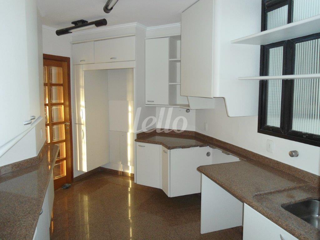 COZINHA de Apartamento para alugar, Padrão com 311 m², 4 quartos e 4 vagas em Itaim Bibi - São Paulo