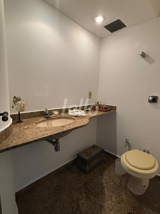 LAVABO de Apartamento à venda, Padrão com 218 m², 2 quartos e 3 vagas em Vila Madalena - São Paulo