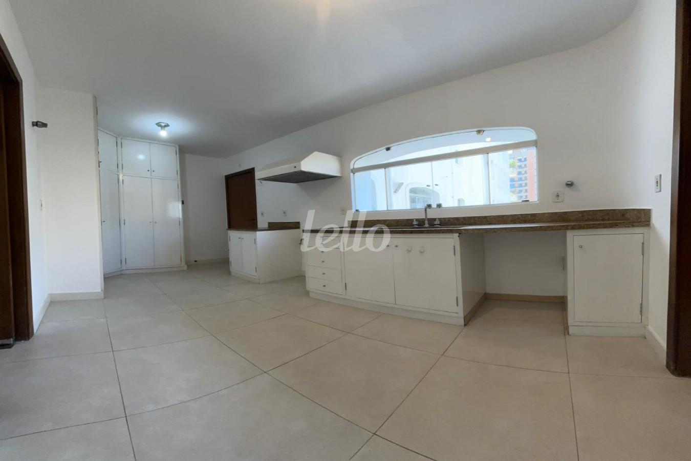 COZINHA de Apartamento à venda, Padrão com 218 m², 2 quartos e 3 vagas em Vila Madalena - São Paulo