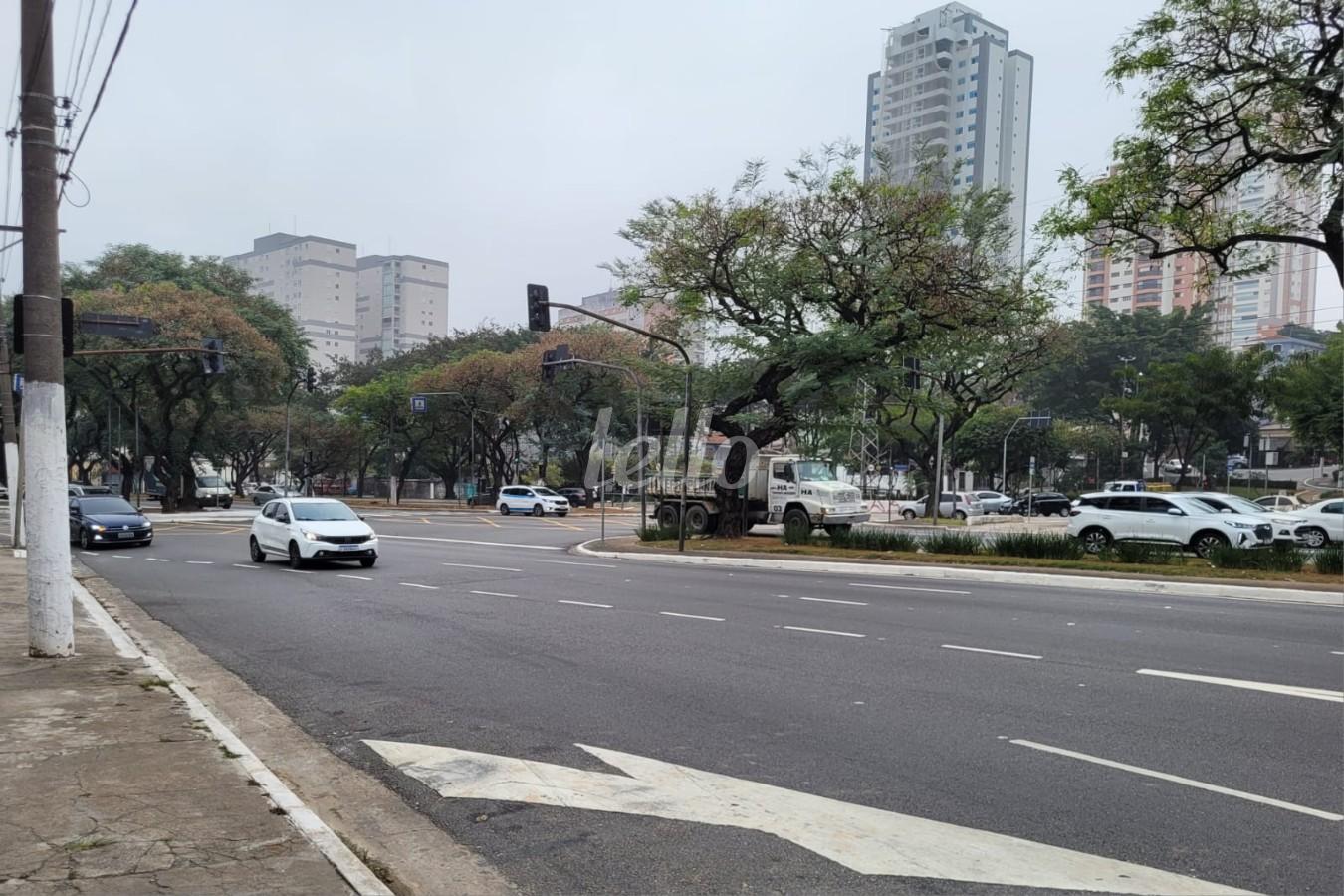 RUA de Área / Terreno à venda, Padrão com 300 m², 5 quartos e 1 vaga em Vila Regente Feijó - São Paulo