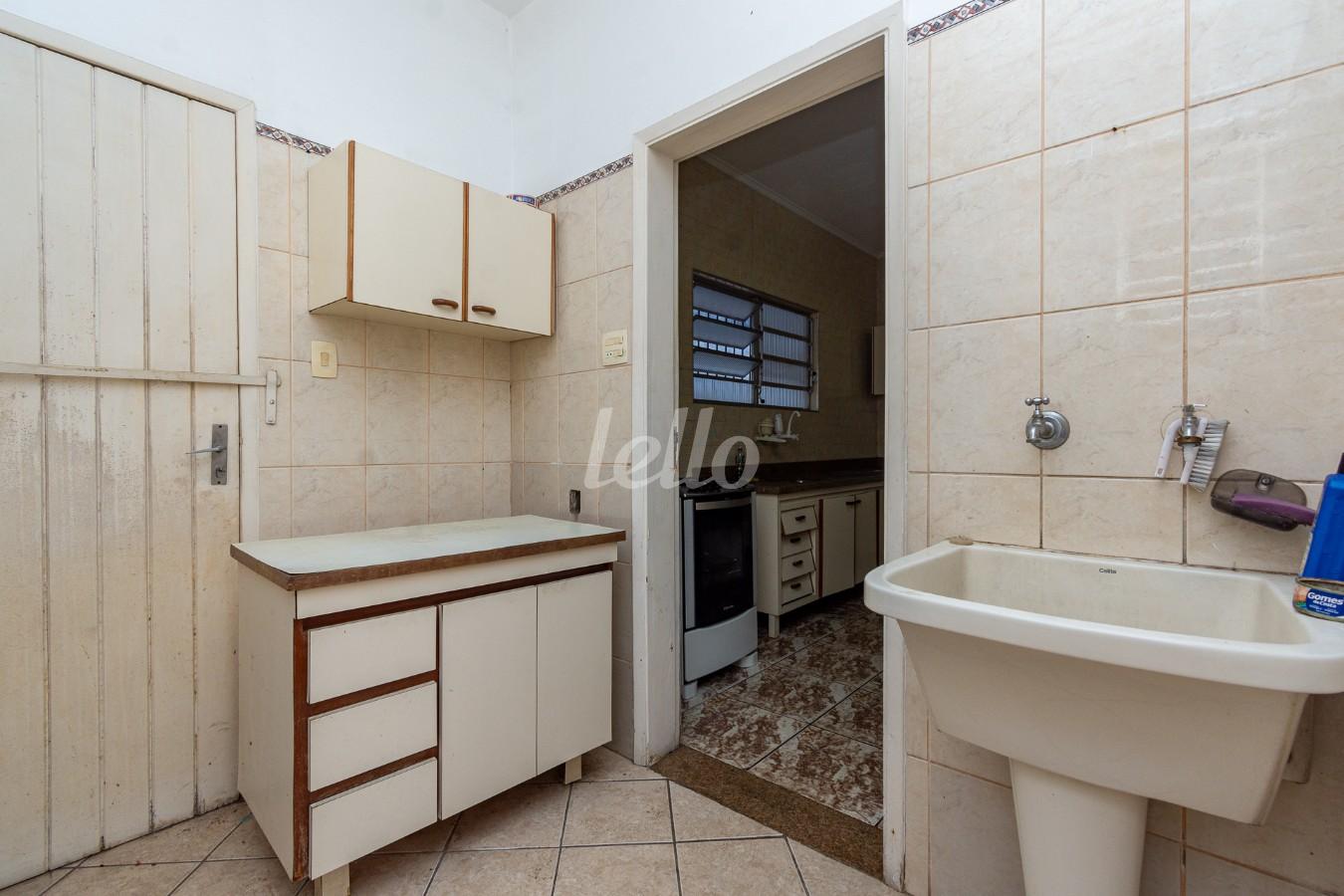 08AREA-DE-SERVICO_002 de Casa para alugar, sobrado com 114 m², 3 quartos e 2 vagas em Bosque da Saúde - São Paulo