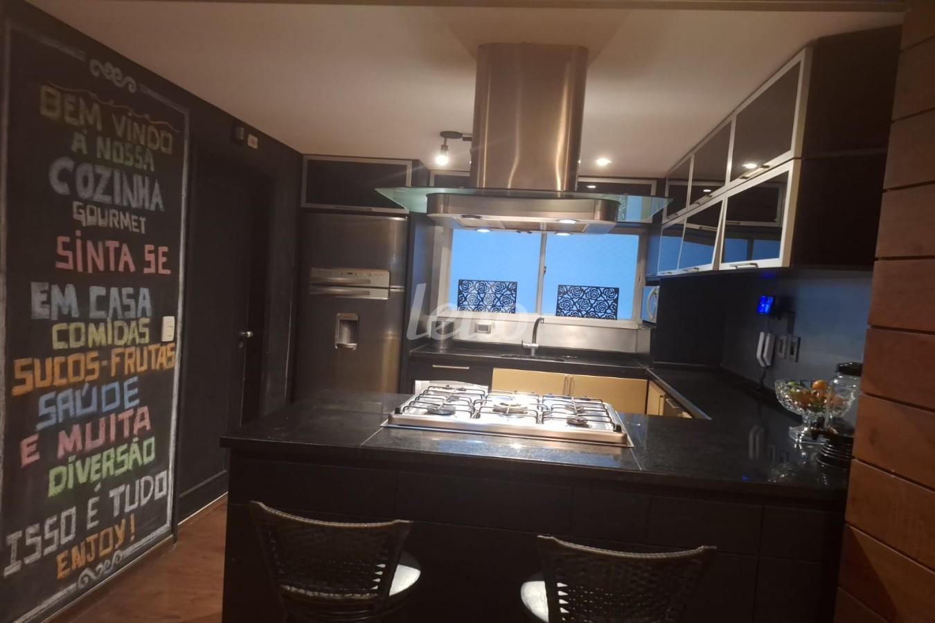 COZINHA de Apartamento à venda, Padrão com 180 m², 3 quartos e 1 vaga em Morro dos Ingleses - São Paulo