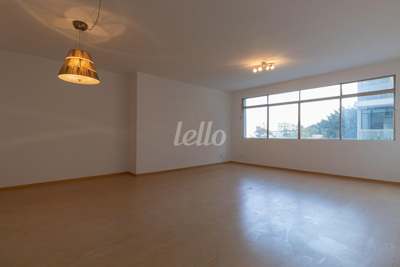 SALA de Apartamento à venda, Padrão com 210 m², 4 quartos e 1 vaga em Pinheiros - São Paulo