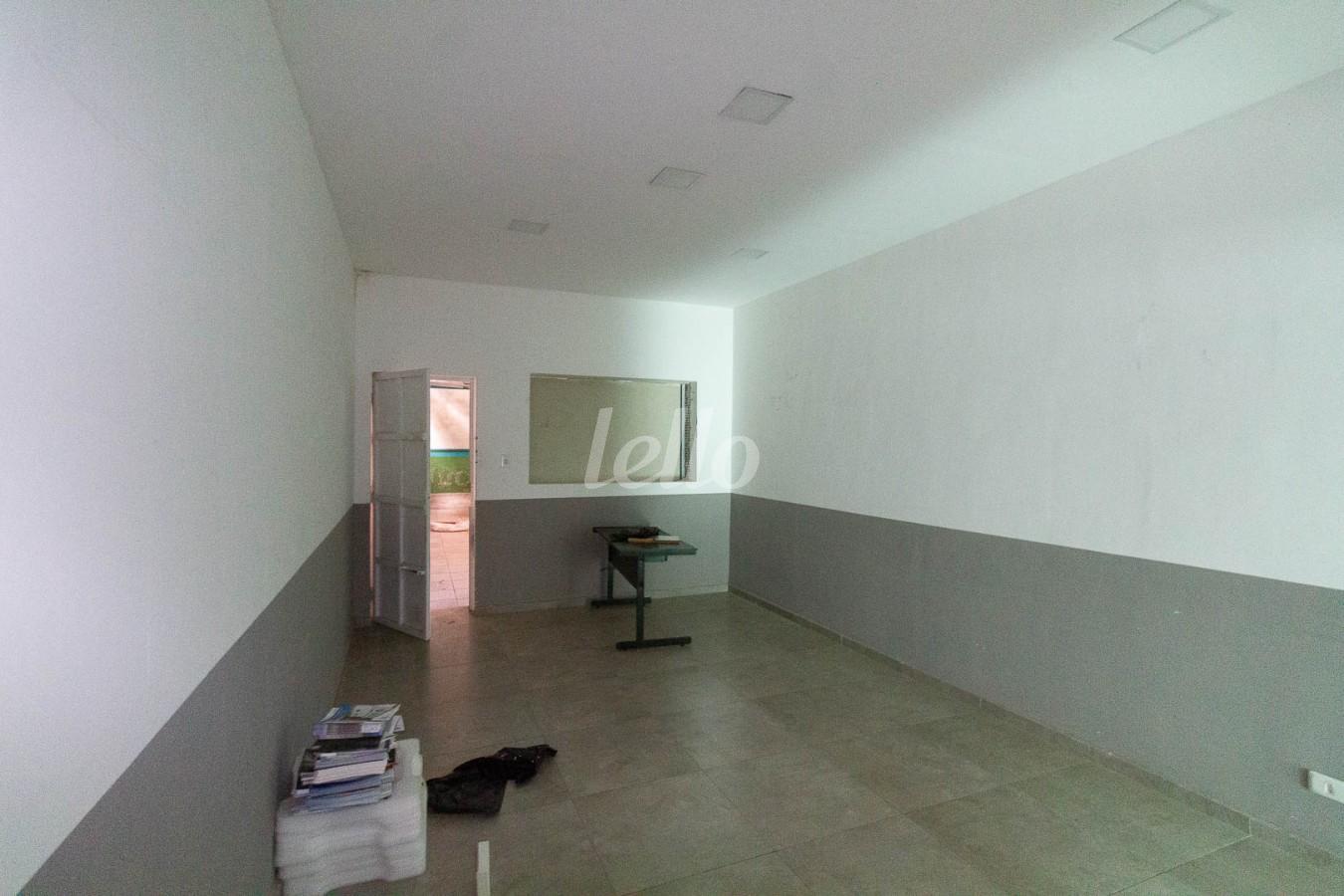 SALA de Casa para alugar, térrea com 350 m², 3 quartos e 8 vagas em Parque Colonial - São Paulo