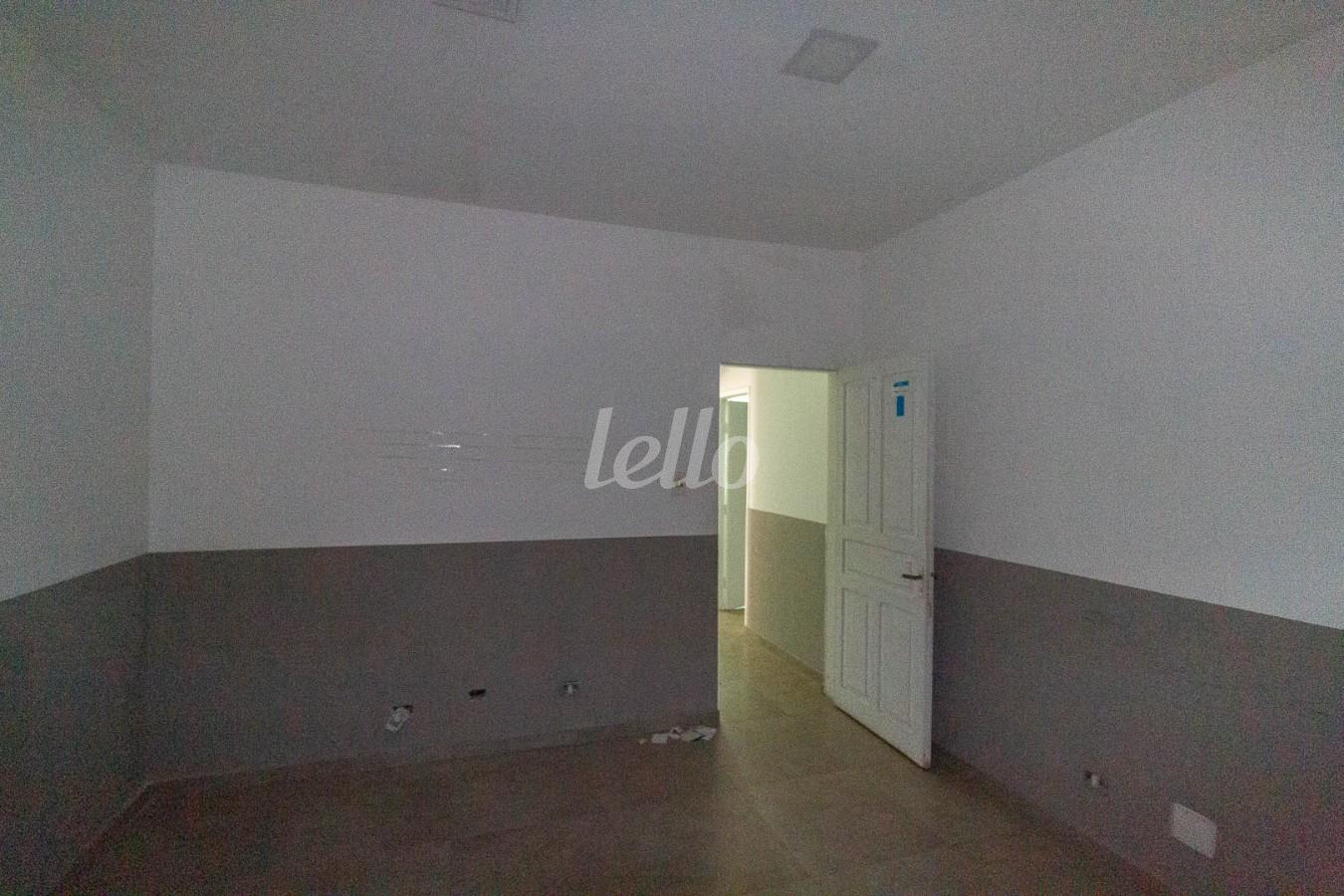 SALA de Casa para alugar, térrea com 350 m², 3 quartos e 8 vagas em Parque Colonial - São Paulo