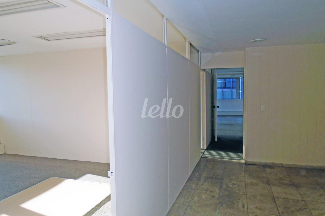 SALA de Sala / Conjunto para alugar, Padrão com 170 m², e em Centro - São Paulo