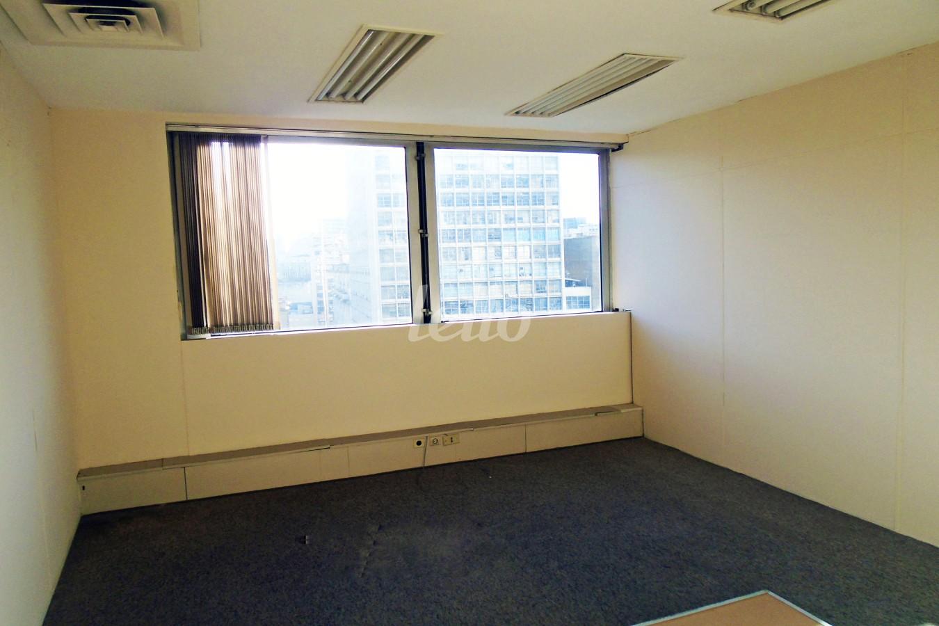 SALA de Sala / Conjunto para alugar, Padrão com 170 m², e em Centro - São Paulo