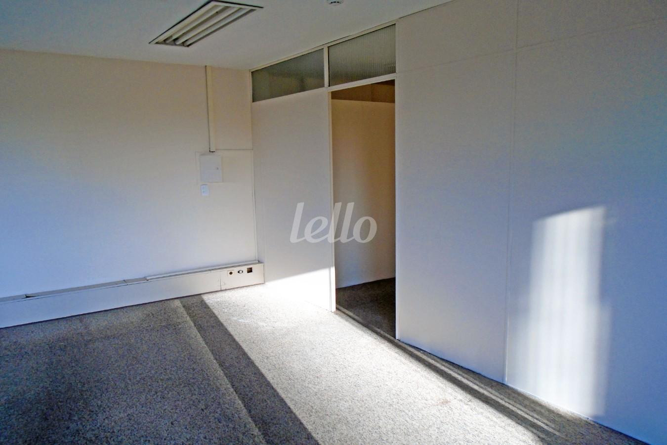 SALA de Sala / Conjunto para alugar, Padrão com 170 m², e em Centro - São Paulo