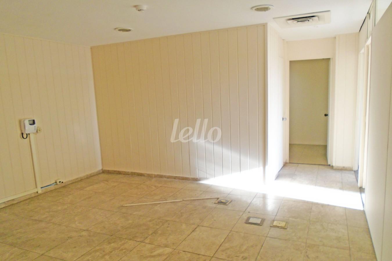 SALA de Sala / Conjunto para alugar, Padrão com 170 m², e em Centro - São Paulo