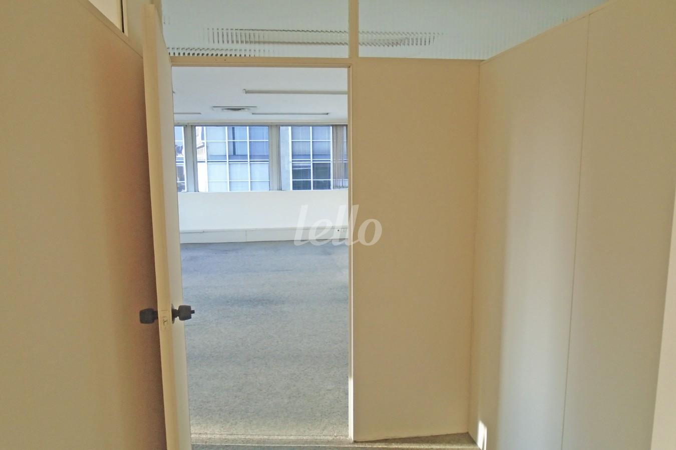 SALA de Sala / Conjunto para alugar, Padrão com 170 m², e em Centro - São Paulo