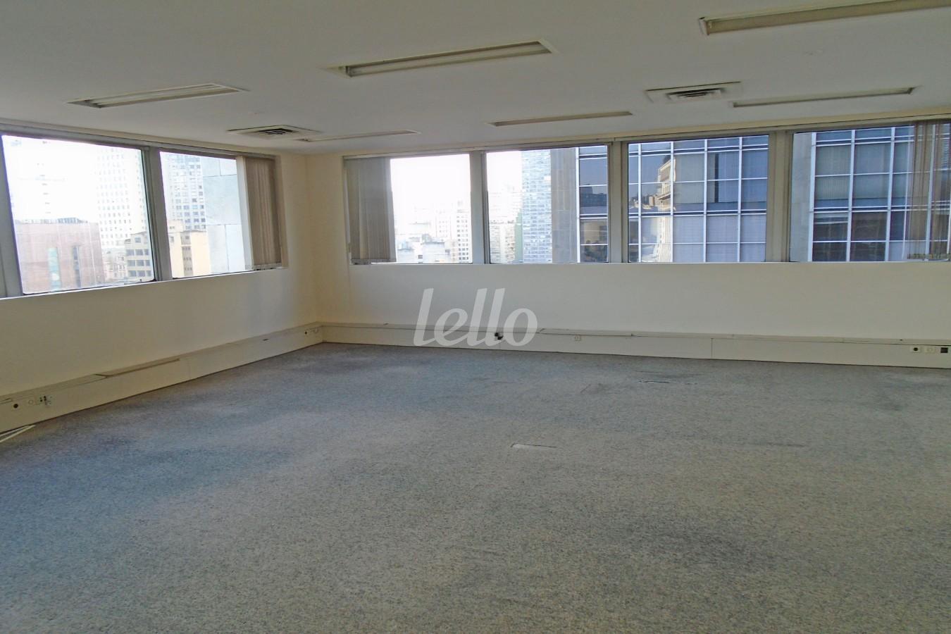 SALA de Sala / Conjunto para alugar, Padrão com 170 m², e em Centro - São Paulo