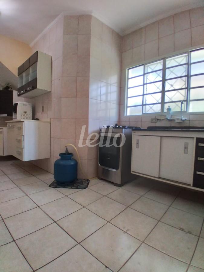 COZINHA PISO INFERIOR de Casa à venda, sobrado com 136 m², 2 quartos e 2 vagas em Jardim Paraíso - Santo André