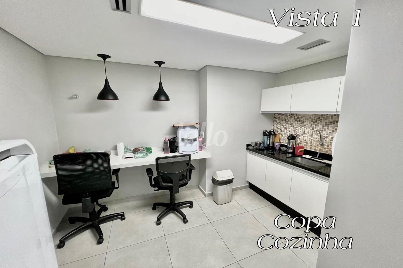 17 de Sala / Conjunto para alugar, Padrão com 250 m², e 5 vagas em Vila Gomes Cardim - São Paulo