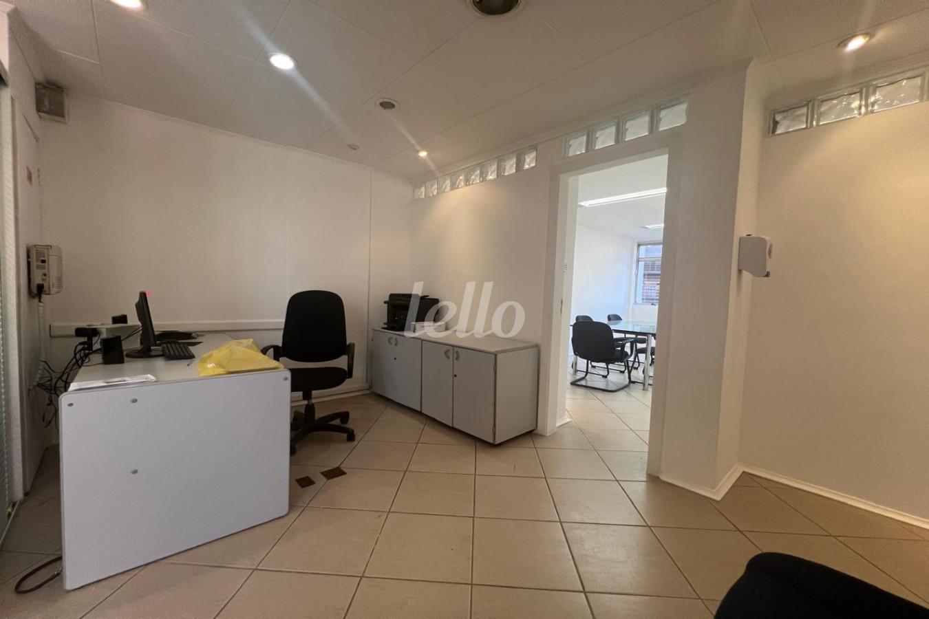 SALA de Sala / Conjunto à venda, Padrão com 81 m², e 1 vaga em Bela Vista - São Paulo