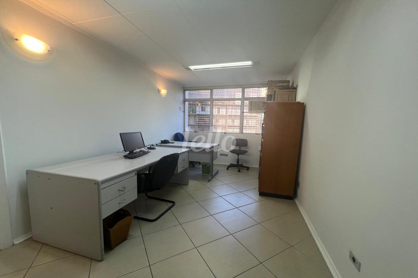 SALA de Sala / Conjunto à venda, Padrão com 81 m², e 1 vaga em Bela Vista - São Paulo