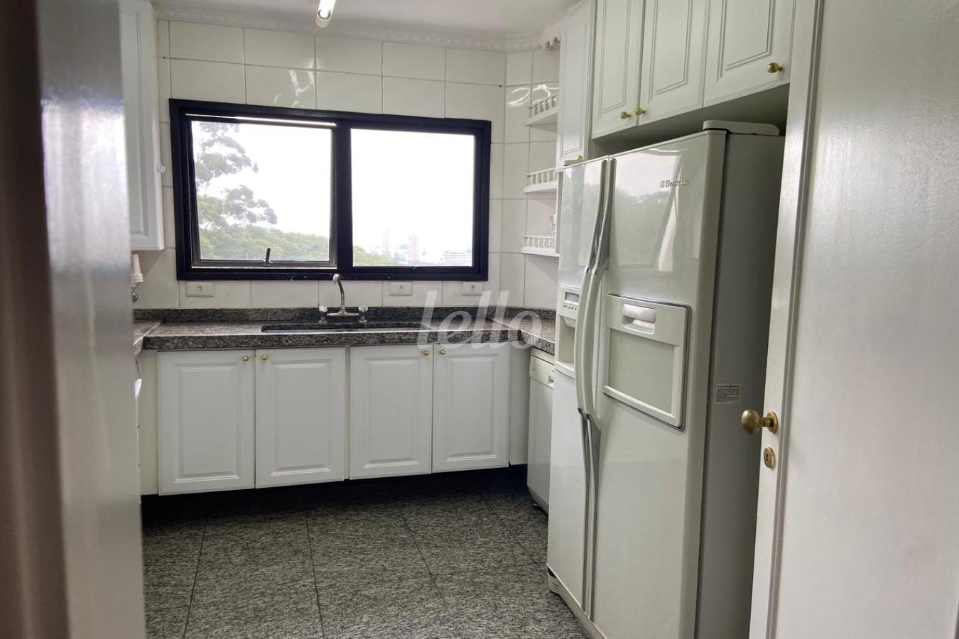 COZINHA de Apartamento à venda, Padrão com 310 m², 4 quartos e 5 vagas em Vila Ida - São Paulo