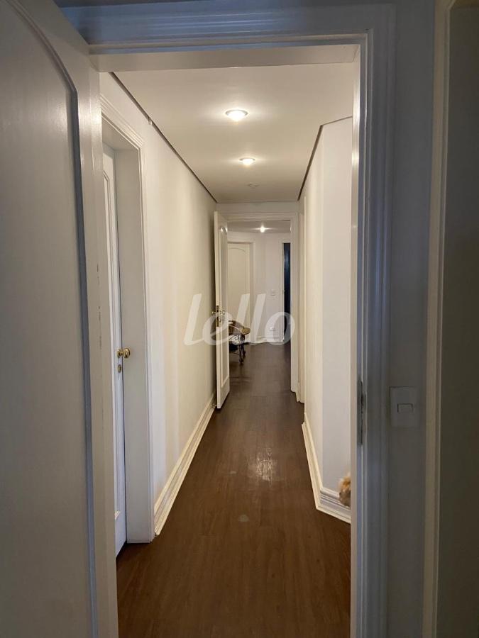 CORREDOR AREA ÍNTIMA de Apartamento à venda, Padrão com 310 m², 4 quartos e 5 vagas em Vila Ida - São Paulo