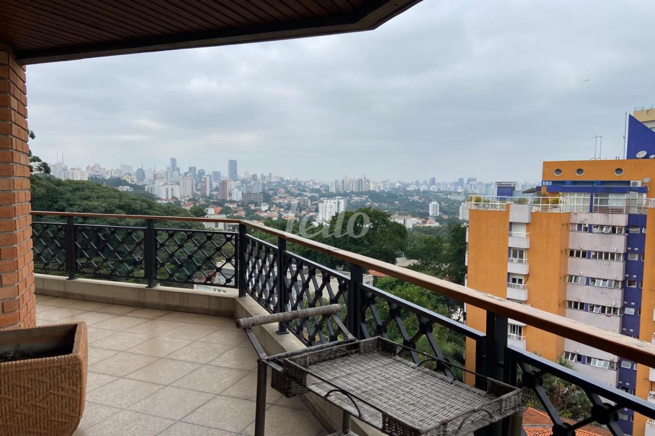 VARANDA de Apartamento à venda, Padrão com 310 m², 4 quartos e 5 vagas em Vila Ida - São Paulo