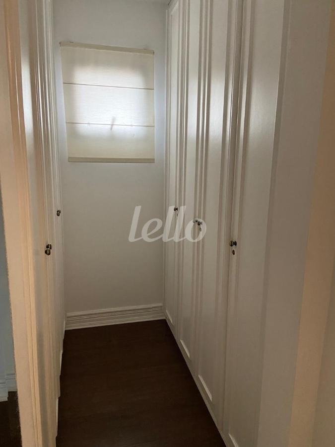 CLOSET de Apartamento à venda, Padrão com 310 m², 4 quartos e 5 vagas em Vila Ida - São Paulo