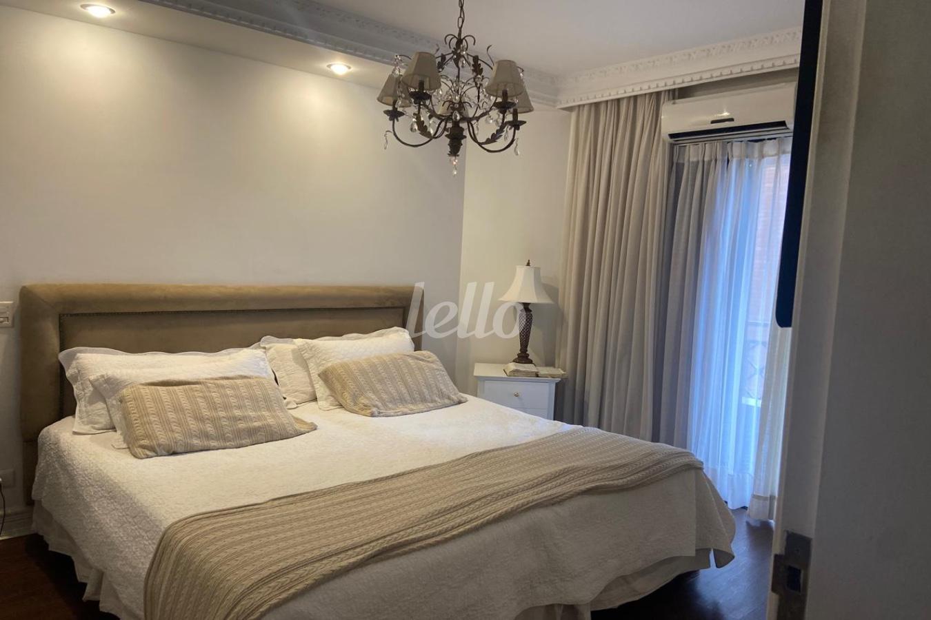 DORMITORIO de Apartamento à venda, Padrão com 310 m², 4 quartos e 5 vagas em Vila Ida - São Paulo