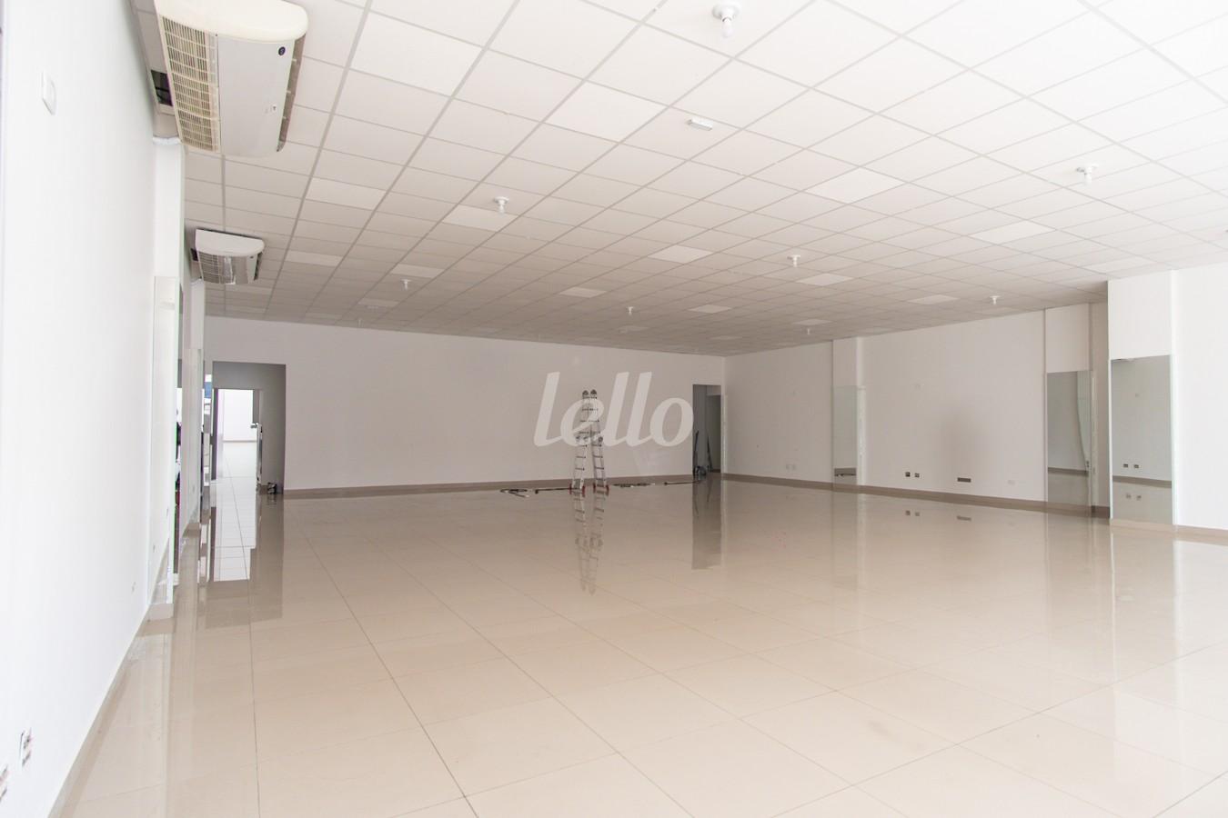 02SALAO_009 de Salão para alugar, Padrão com 400 m², e 5 vagas em Vila Carrão - São Paulo