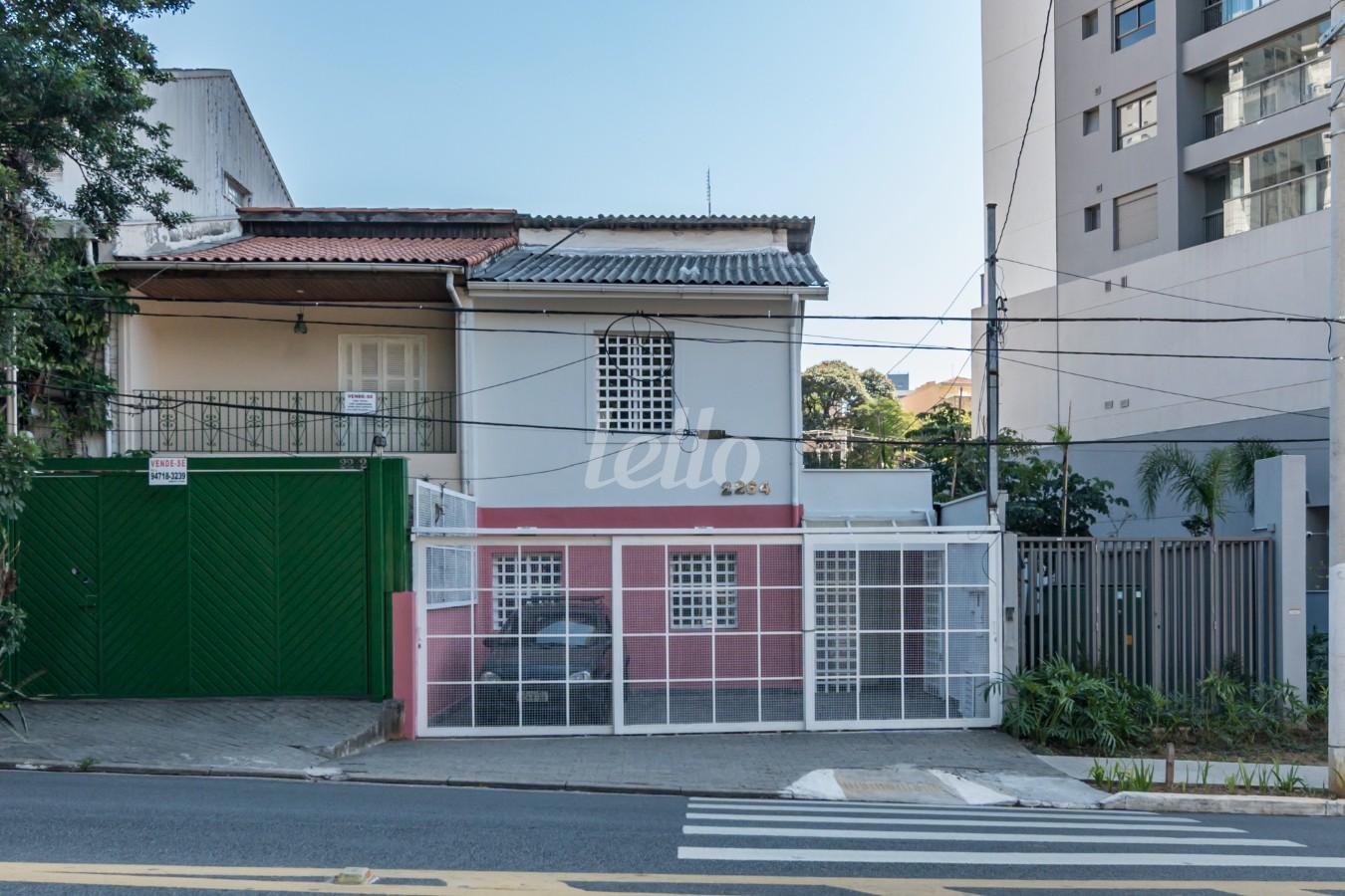 FACHADA de Casa para alugar, sobrado com 130 m², e 2 vagas em Vila Pompeia - São Paulo