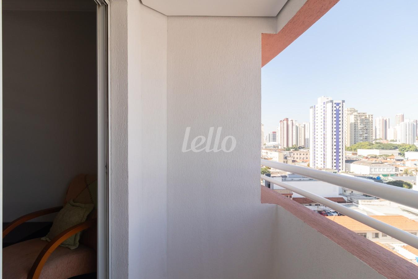 16 - VARANDA DA SALA de Apartamento à venda, Padrão com 66 m², 2 quartos e 2 vagas em Vila Azevedo - São Paulo