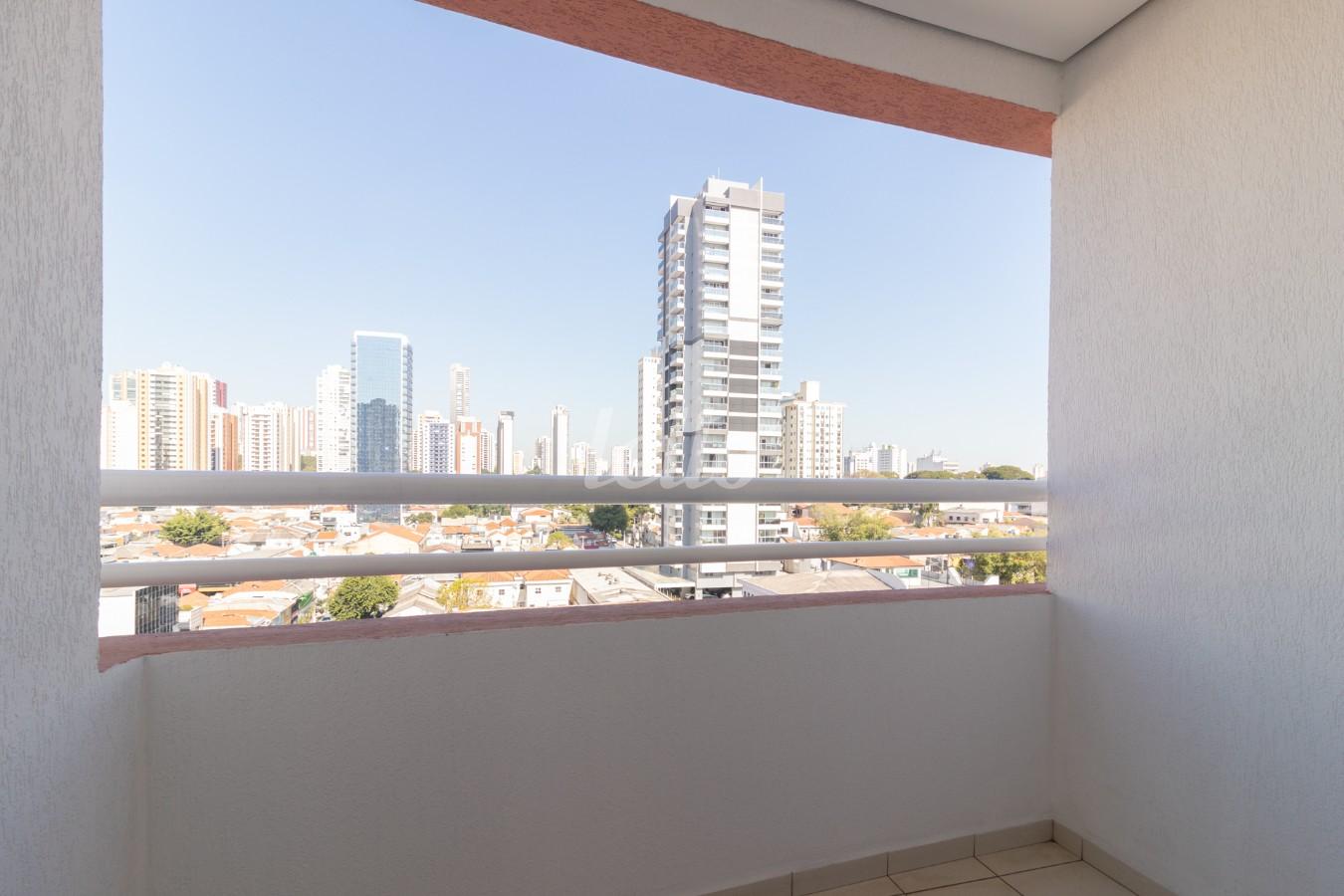 15 - VARANDA DA SALA de Apartamento à venda, Padrão com 66 m², 2 quartos e 2 vagas em Vila Azevedo - São Paulo